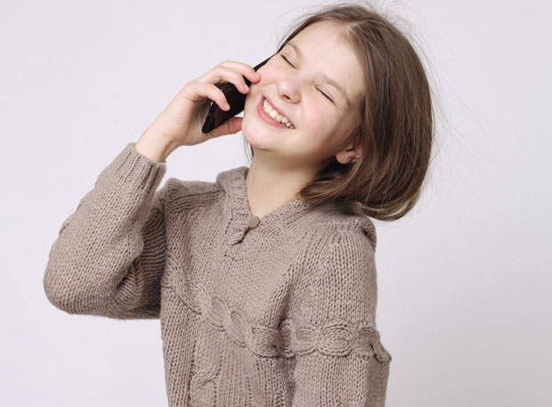 Не можете им одузети мобилне, али поведите рачуна како и колико их употребљавају: Ово су препоруке за коришћење телефона у дечијем узрасту